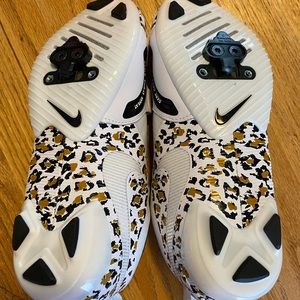 Nike spinning shoes size 8.5. Only worn three times.